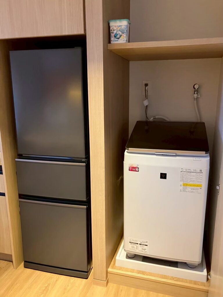 瀬底の客室に備え付けられた乾燥機付き洗濯機