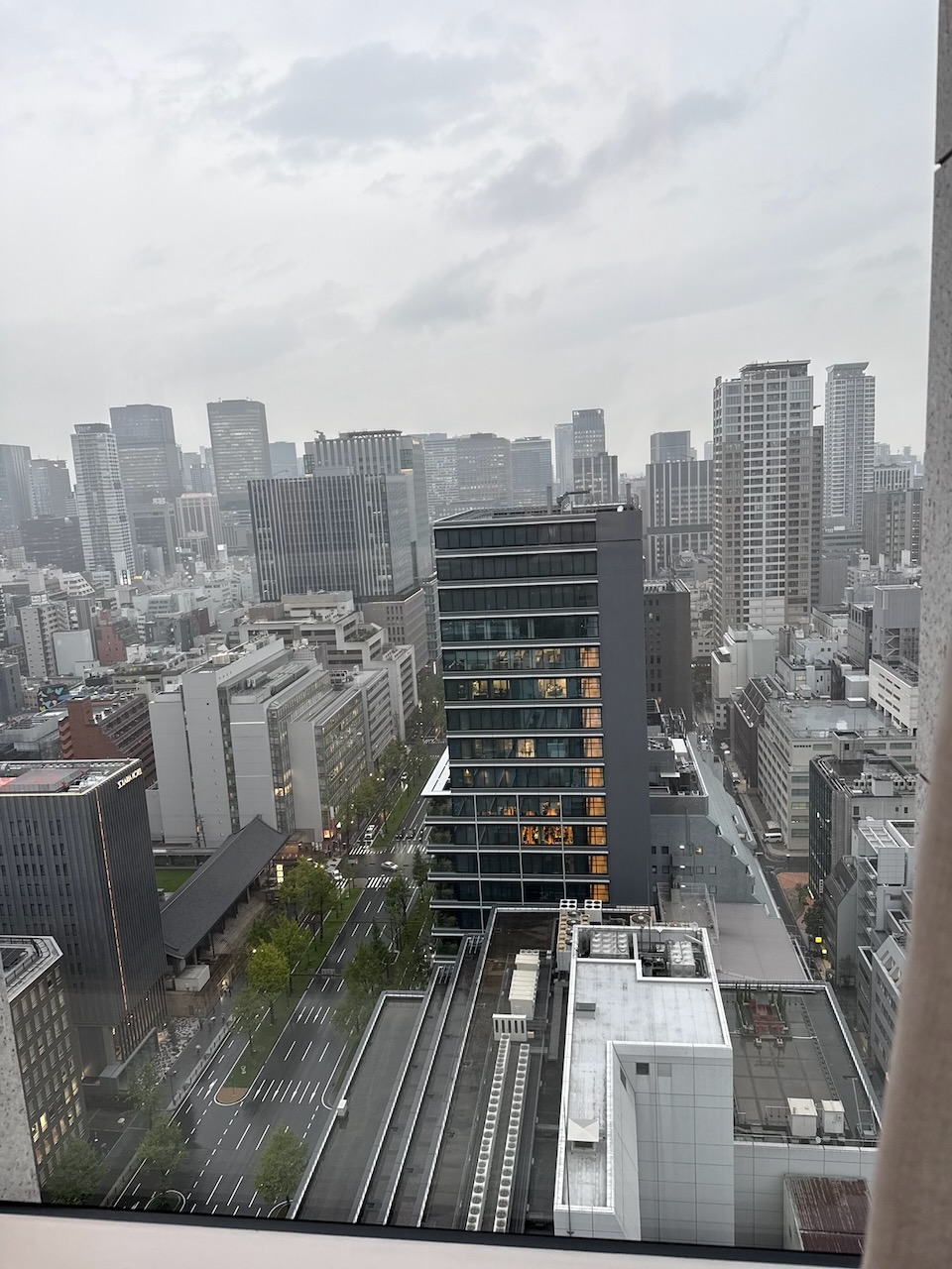 セントレジス大阪の客室から見た大阪市街の景色